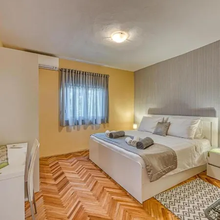 Four Bedroom With Pool And Sea View Villa *