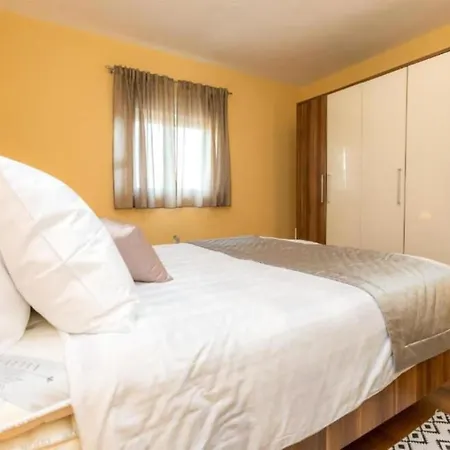 Villa Four Bedroom With Pool And Sea View Sveti Filip i Jakov