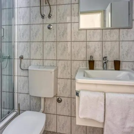 Four Bedroom With Pool And Sea View *