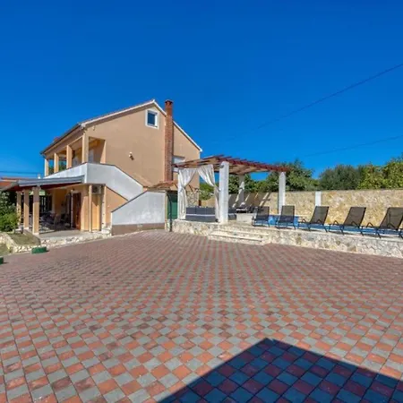 Four Bedroom With Pool And Sea View Villa *
