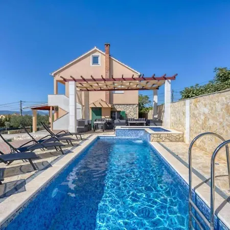 Villa Four Bedroom With Pool And Sea View